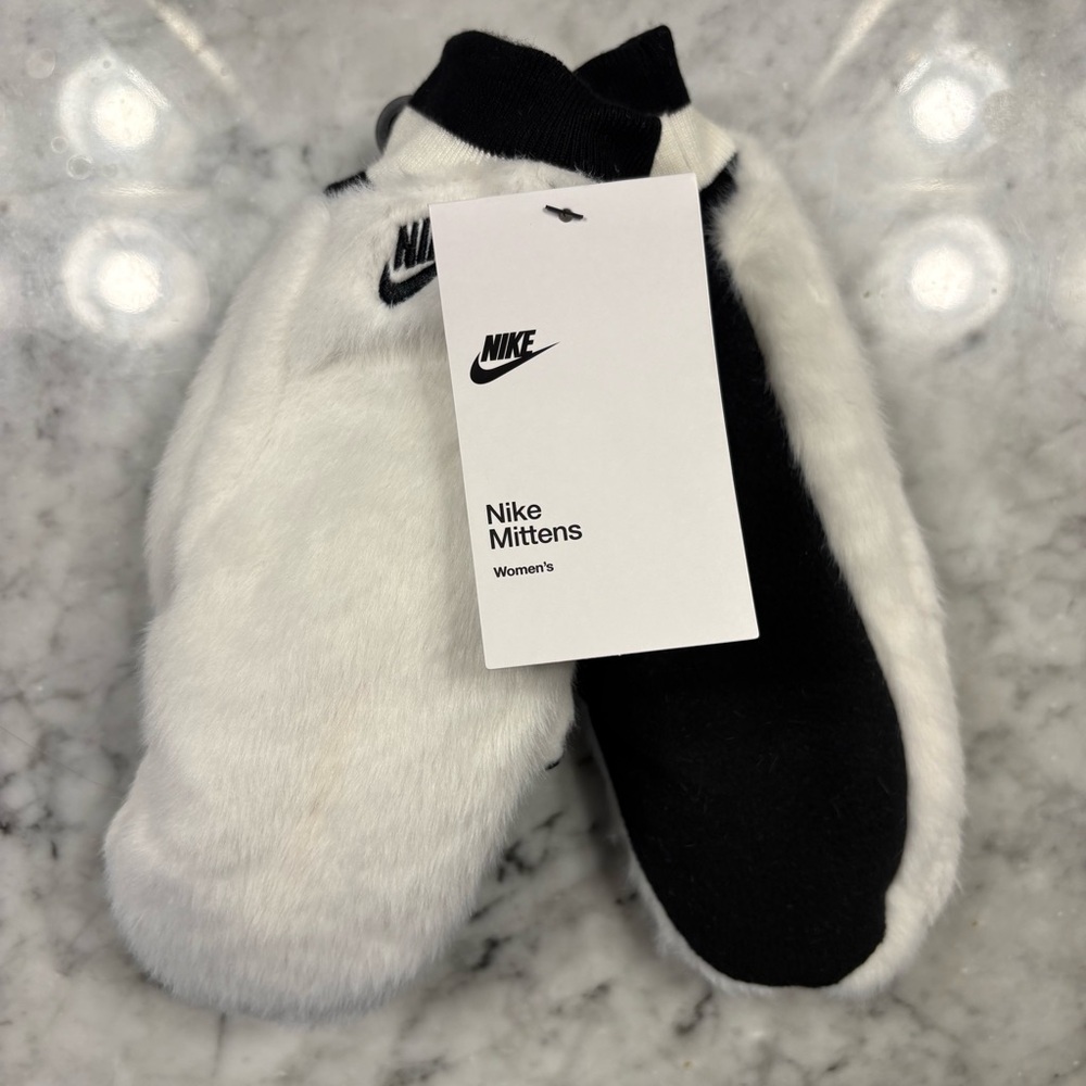 Nike Warm Faux Mittens White & Black Womens Size XS/S Small Cold Weather Winter